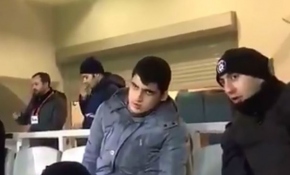 Polis memurunun örnek davranışıyla maç heyecanını yaşadı