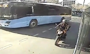 İstanbul'da yürekleri ağza getiren kaza kamerada