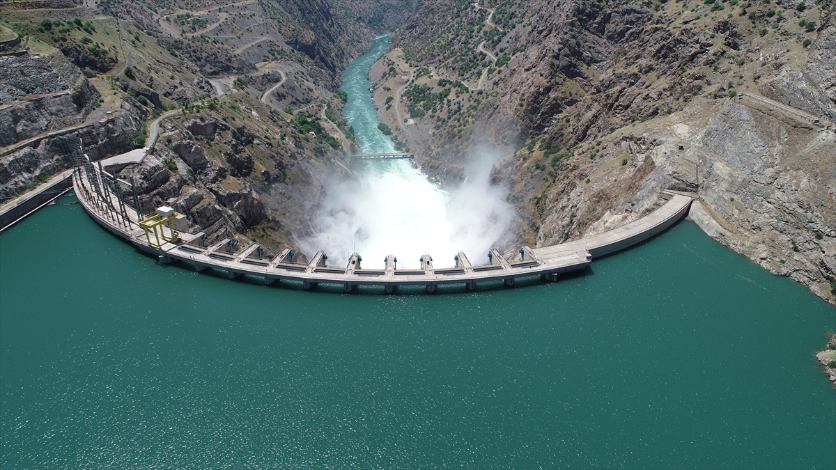Söz konusu barajlarda 2018 yılında 11 milyar 49 milyon kilovatsaat olan enerji üretimi geçen yıl yüzde 106 artarak, 22 milyar 790 milyon kilovatsaate çıktı. 