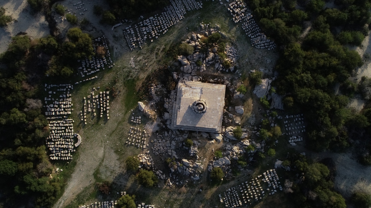 Patara Antik Kenti Kazı Başkanı ve Akdeniz Üniversitesi Edebiyat Fakültesi Arkeoloji Bölümü Öğretim Üyesi Prof. Dr. Havva İşkan Işık, yaptığı açıklamada, Patara`nın önemli bir liman kenti olduğunu söyledi.