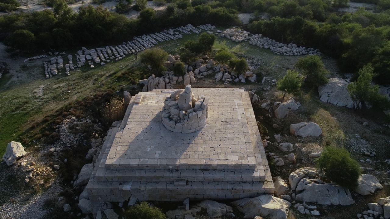 Işık, fenerin MS 54 yılında Roma`nın en tanınan imparatorlarından biri olan Neron tarafından yaptırıldığını kaydetti.