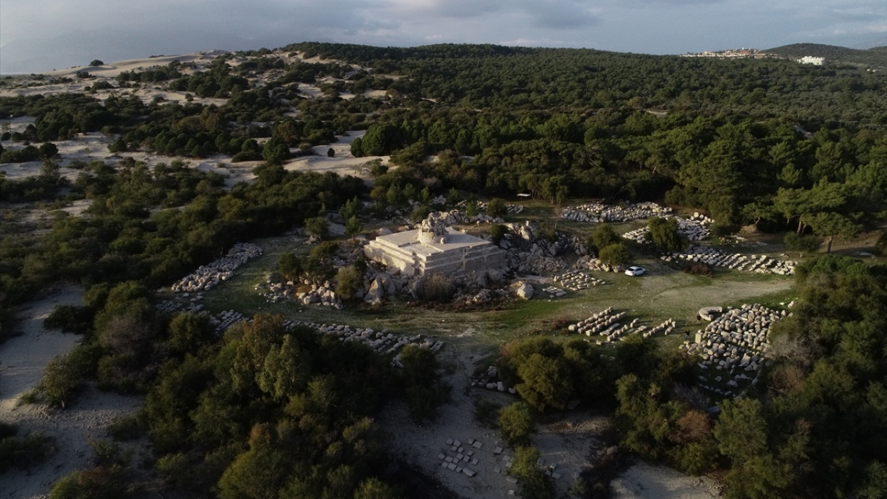 "Kendi orijinal malzemesiyle ayağa kaldırılabilecek olan tek fener"