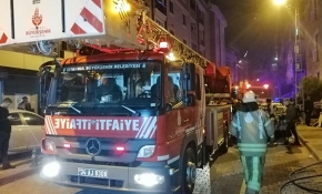 Maltepe'de elektrikli battaniye evi yaktı