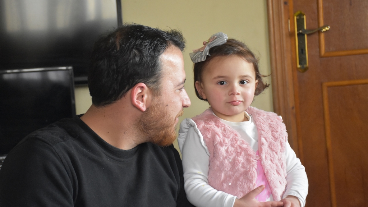 Serakib ilçesinden, Esed rejimi ve destekçilerinin saldırılarından kaçarak Türkiye sınırına yakın Sarmada ilçesine sığınan Muhammed, Suriye`de savaş mağduru birçok çocuğun korktuğunu ve psikolojik sorunlar yaşadığını söyledi.