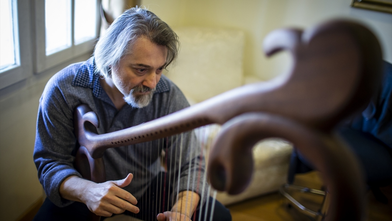 Eseri arp sanatçısı Akyol`un Göbeklitepe için arp ve ney bestesi yapması teklifi üzerine başladığını belirten Günüç, 3-4 ay gibi bir sürede bittiğini söyledi.