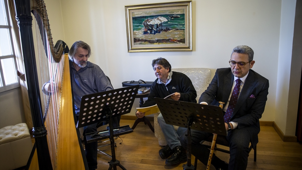 Kültür ve Turizm Bakanlığı Güzel Sanatlar Genel Müdürü, ney sanatçısı Murat Salim Tokaç da, ney ve arp olarak ilk birlikteliğin bu konserle olacağına işaret etti.