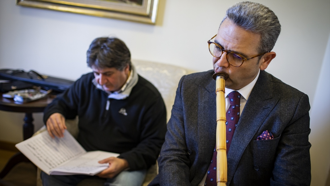 Akyol, konçertoyu 12 Mart`ta Bursa Devlet Senfoni Orkestrası, ardından da diğer şehirlerdeki Devlet Senfoni Orkestralarıyla çalacaklarını söyledi.