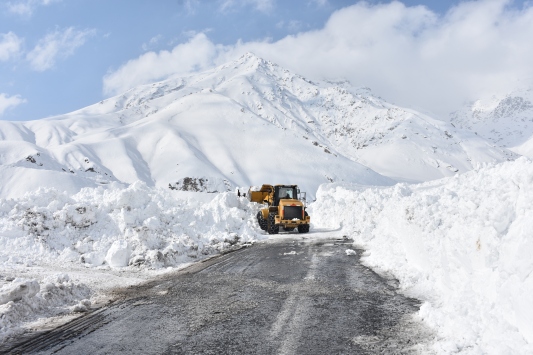 Hakkari-Şırnak kara yolu çığ nedeniyle kapandı