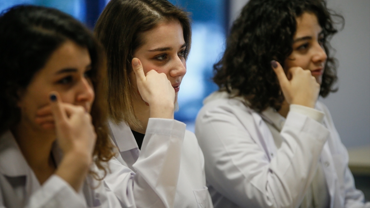 Tunçsiper, öğrencilerinin eğitimlerinin nisan ayında tamamlanacağını, alacakları sertifikanın tüm dünyada geçerli olacağını aktardı.