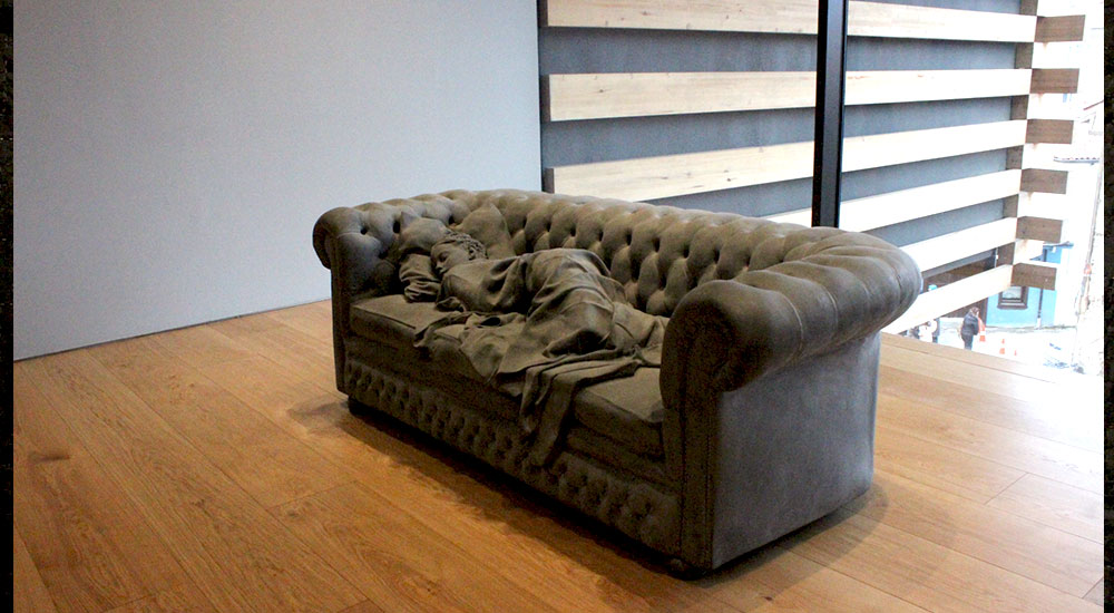 Uyuyan Kız / Hans Op de Beeck