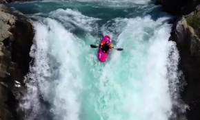 Gözü pek kanocu 41 metrelik şelaleden böyle atladı