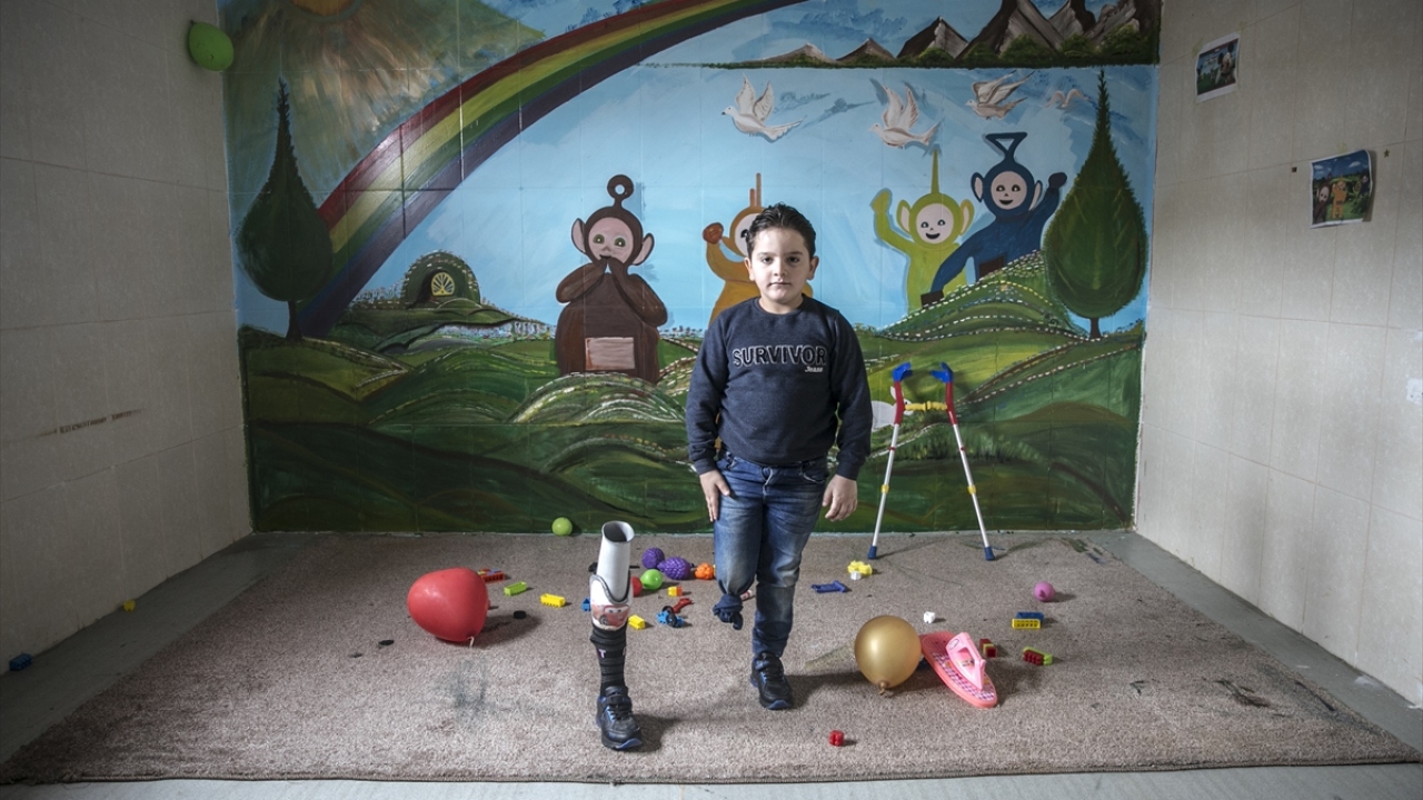 Hamis el Gacir, evlerine yapılan saldırı sonucu engelli kalınca futbol oynayamayacağı için büyük üzüntü yaşadığını söyledi.