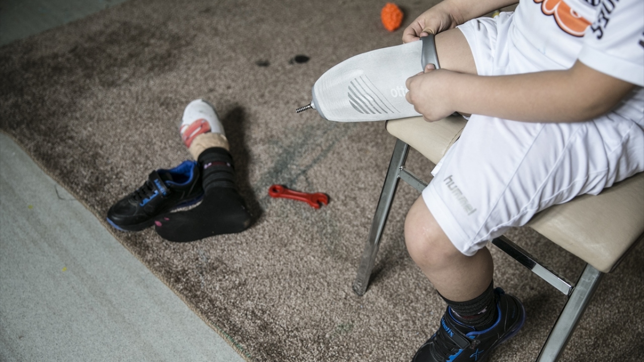 Gacir, eşinin İdlib`de saldırı bölgesinde kaldığını, biran önce ona kavuşmak istediklerini sözlerine ekledi.