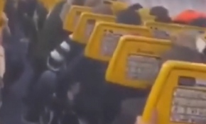 Türbülansa giren uçak, yolculara panik yaşattı