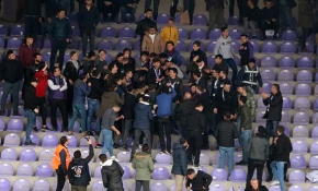 Taraftarlardan polis memuruna sürpriz doğum günü