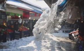 Sivas'ta kar kütlelerinin düşme anı kamerada