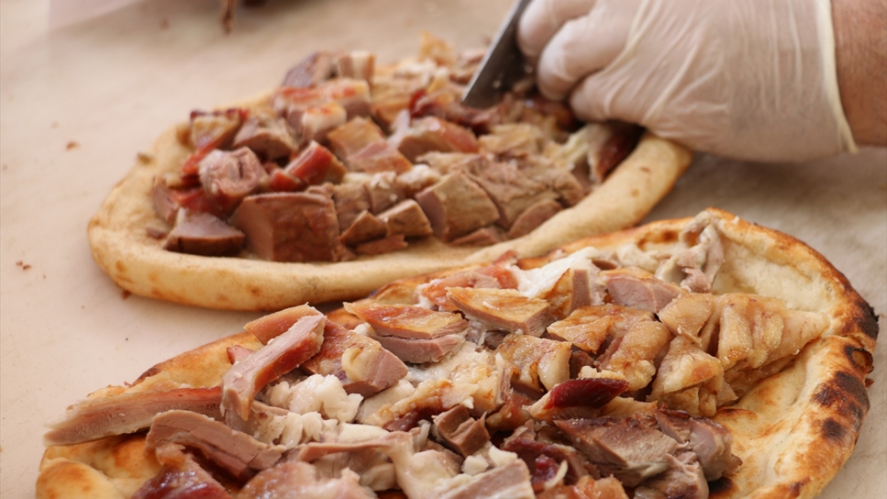 "Gelir gelmez büryan yedim"