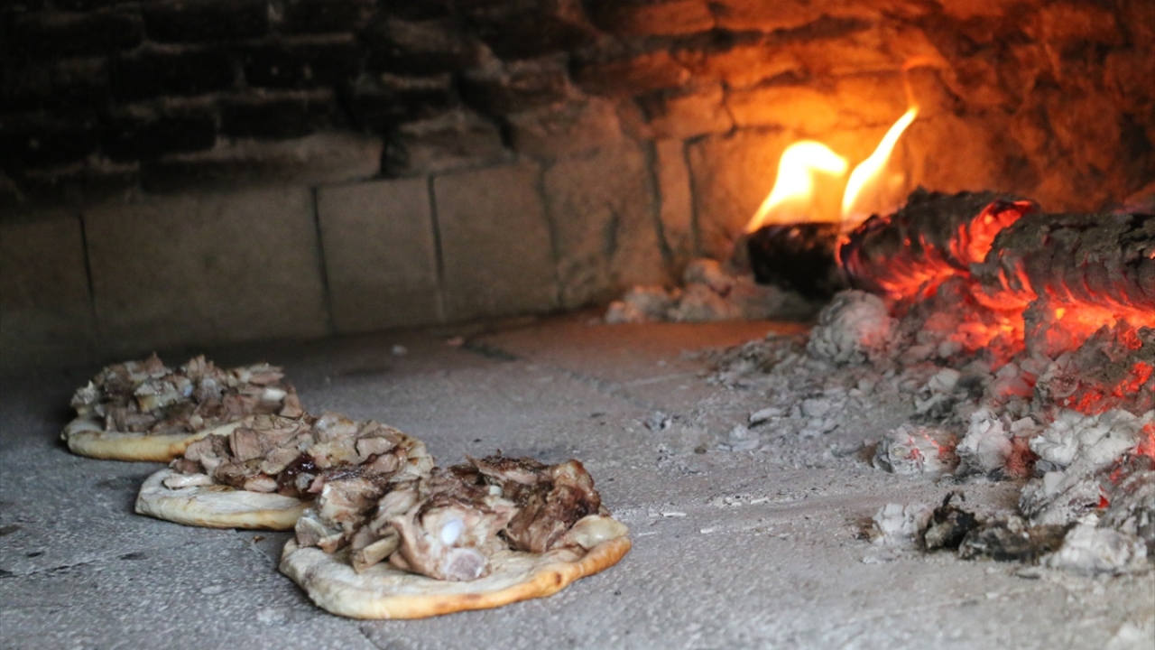 Büryan için Ankara ve İstanbul`dan geliyorlar