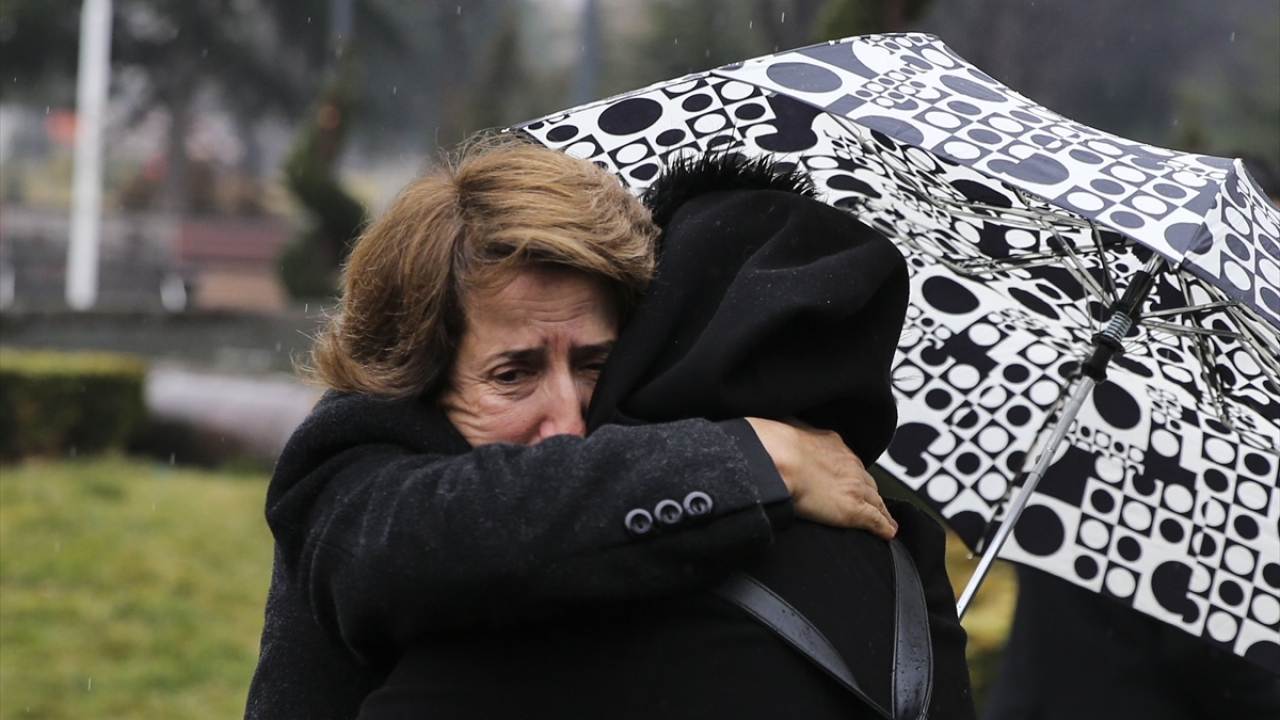 Çankaya Üniversitesi Hukuk Fakültesi Araştırma Görevlisi Ceren Damar Şenel`in katil zanlısı öğrencisi Hasan İsmail Hikmet hakkında "ağırlaştırılmış müebbet hapis" istemiyle açılan davaya Ankara 33. Ağır Ceza Mahkemesinde devam ediliyor. 