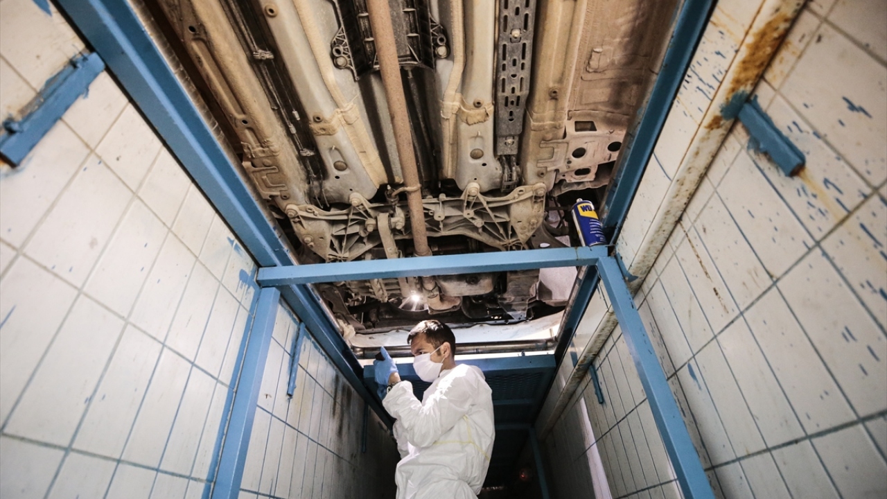 El konulan araçlara kriminal polis laboratuvarında inceleme