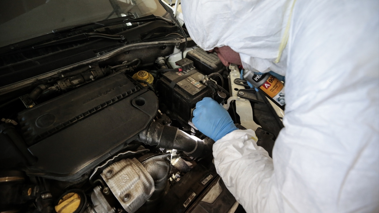 İz İnceleme Uzmanı Ören, kriminal polis laboratuvarlarının motor ve şasi numarası inceleme ve araç kimliklendirme çalışmalarında "otorite" durumunda olduğunu kaydetti.