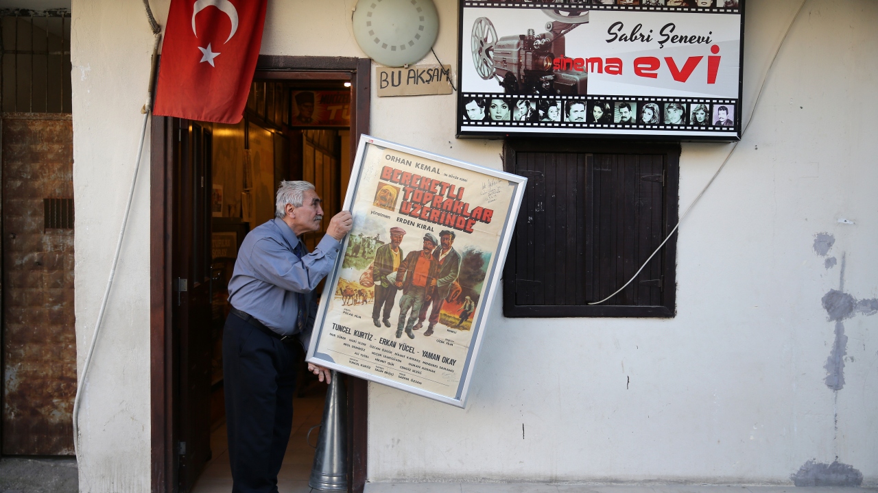 Şenevi’nin müzesinde, 4 film makinesi, 260 makara film ve yaklaşık 25 bin dijital film arşivi yer alıyor.