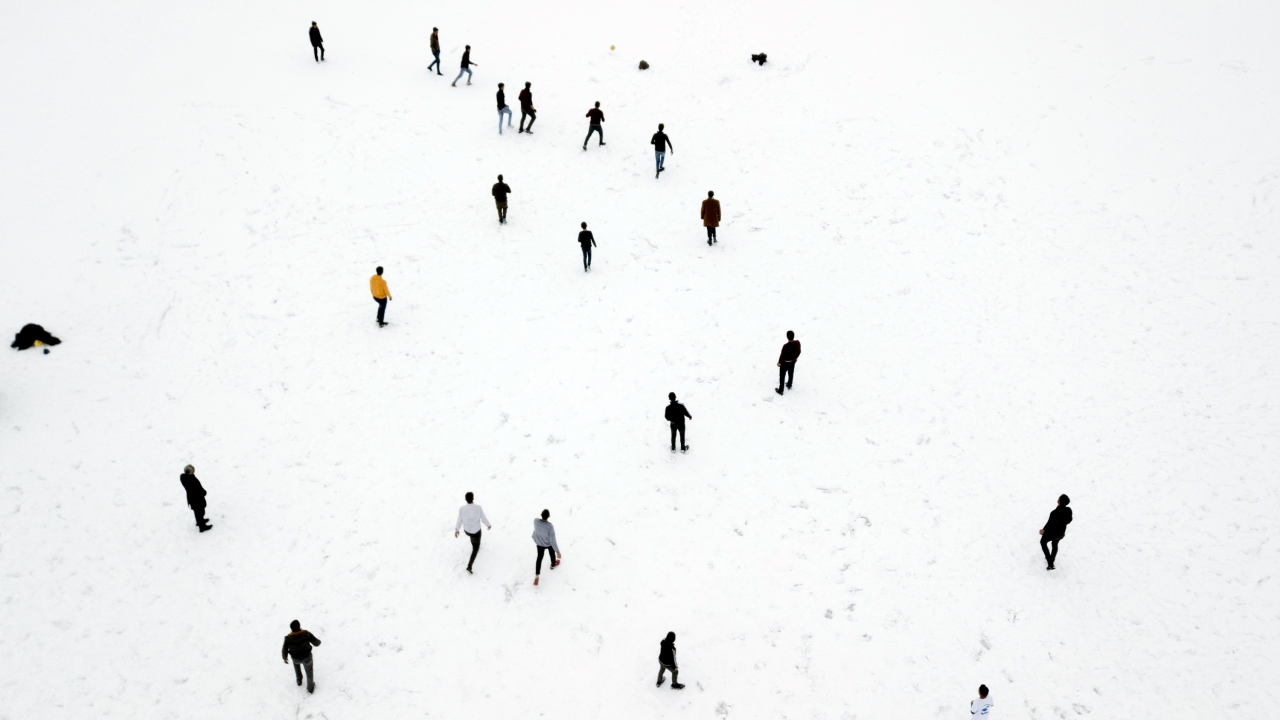 Bir diğer  genç Mazlum Emen de, “Ben Aydınlar Beldesi’nde yaşıyorum ama gelip burada Arin Gölü’nün üzerinde top oynuyoruz. Bizim için güzel bir aktivite ve güzel bir eğlence oluyor” diye konuştu.