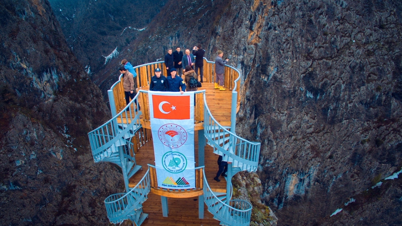 Kastamonu Valisi Yaşar Karadeniz, kanyona Kerte köyündeki seyir terasından sonra ikincisini kazandırmanın mutluluğunu yaşadıklarını söyledi. 