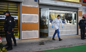 Gelin arabasıyla gelip kuyumcuyu soydular