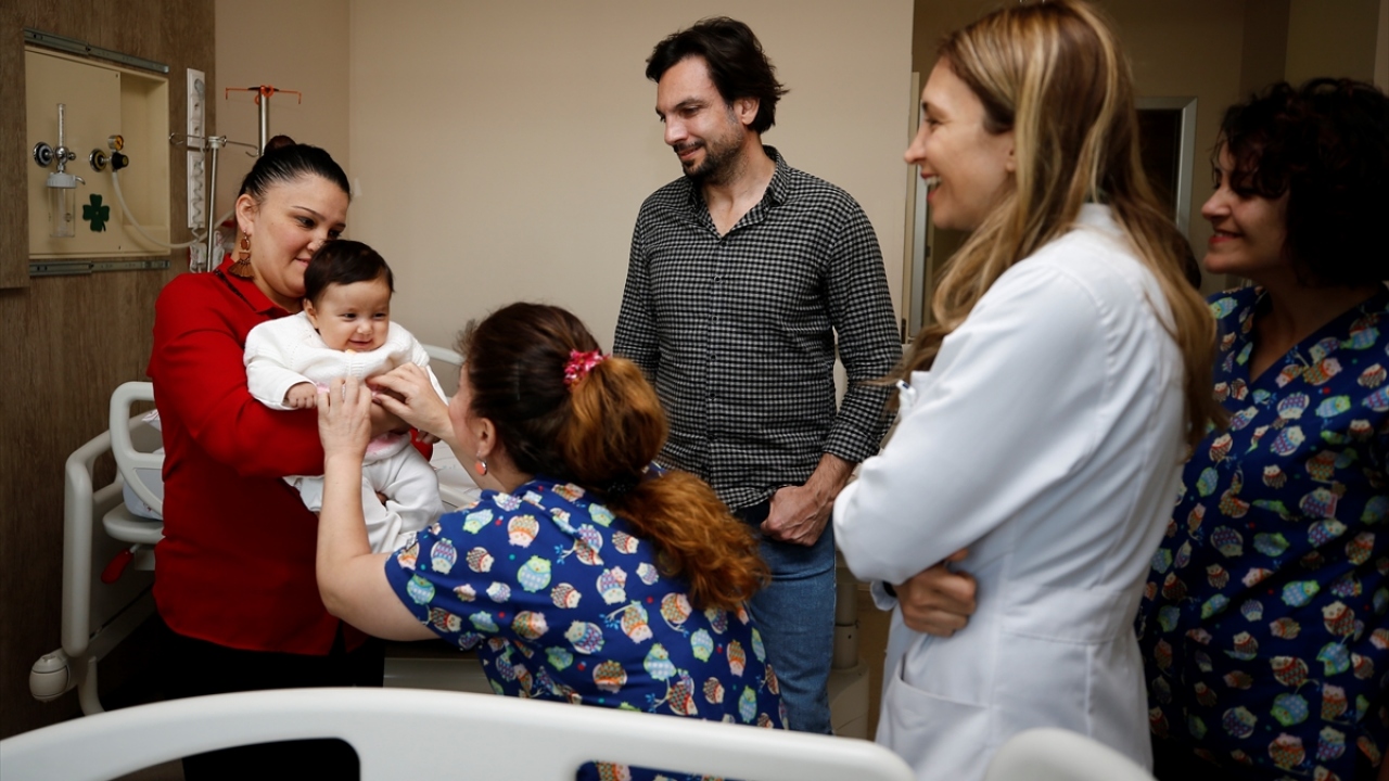 Bebeğin doğumdan sonra 2,5 ay gözetim altında tutulduğunu aktaran Sayal, hastalığın nadir görüldüğüne işaret etti.