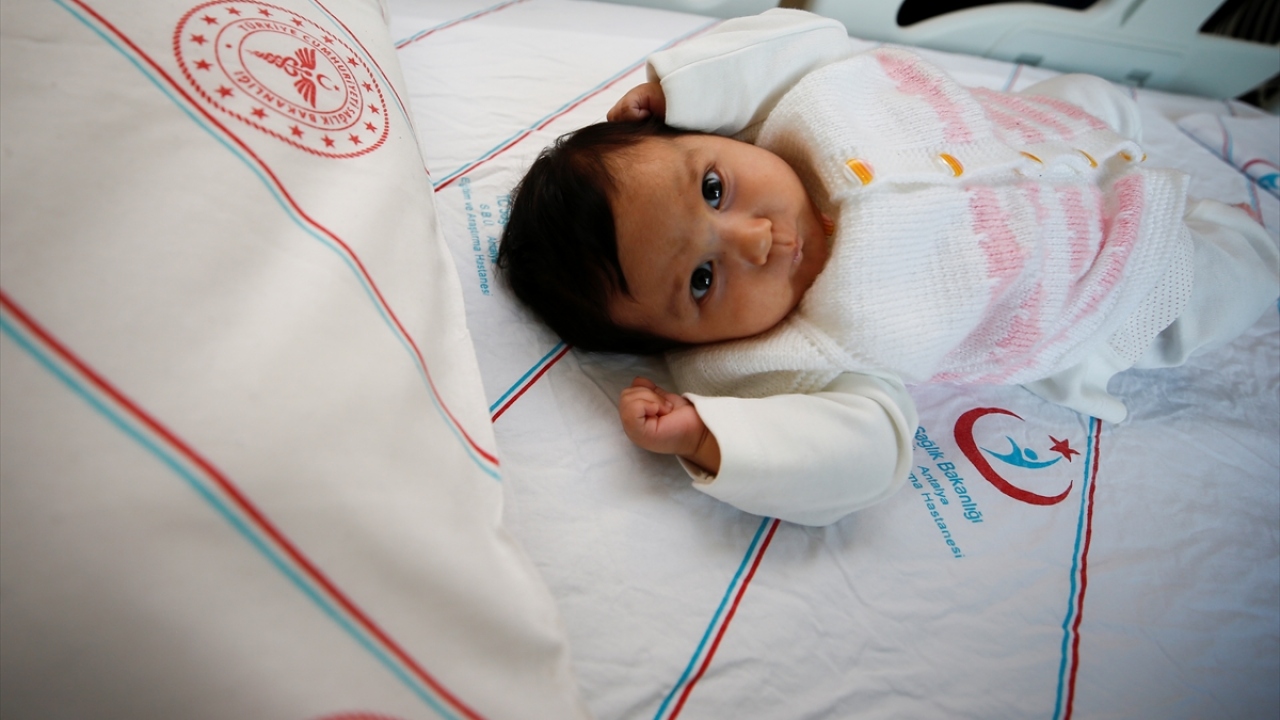 Kalp yetmezliğine bağlı Atrial flutter (kalp ritim hızı yüksekliği) tanısı konulan ve erken doğum için Sağlık Bilimleri Üniversitesi Antalya Eğitim ve Araştırma Hastanesine sevk edilen Baydak, doğumhaneye alındı. 