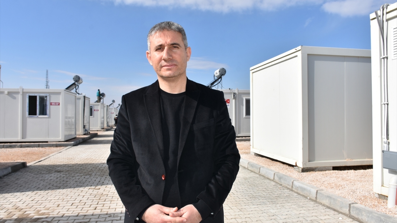 Konteyner kent sorumlusu Fatih Kömürlü, yaşanan depremden sonra devletin ilk andan bu yana sahada çalışmalarını sürdürdüğünü söyledi.