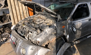 Seyir halindeki aracı ile canlı yayın yaparken kaza geçirdi