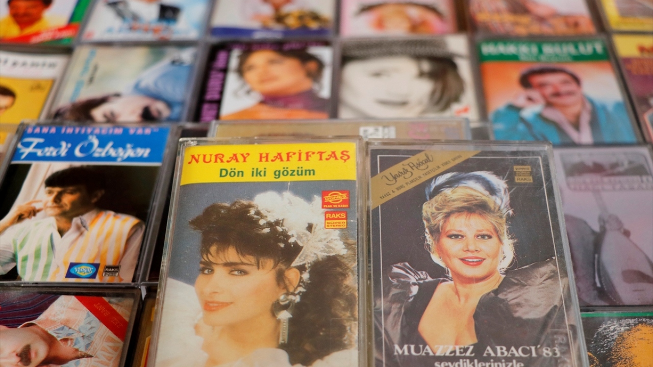 "Askere kasetlerimi sakladım da gittim"