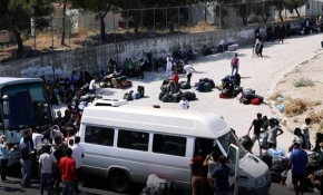 Yunan adalarında kapalı göçmen kampı krizi