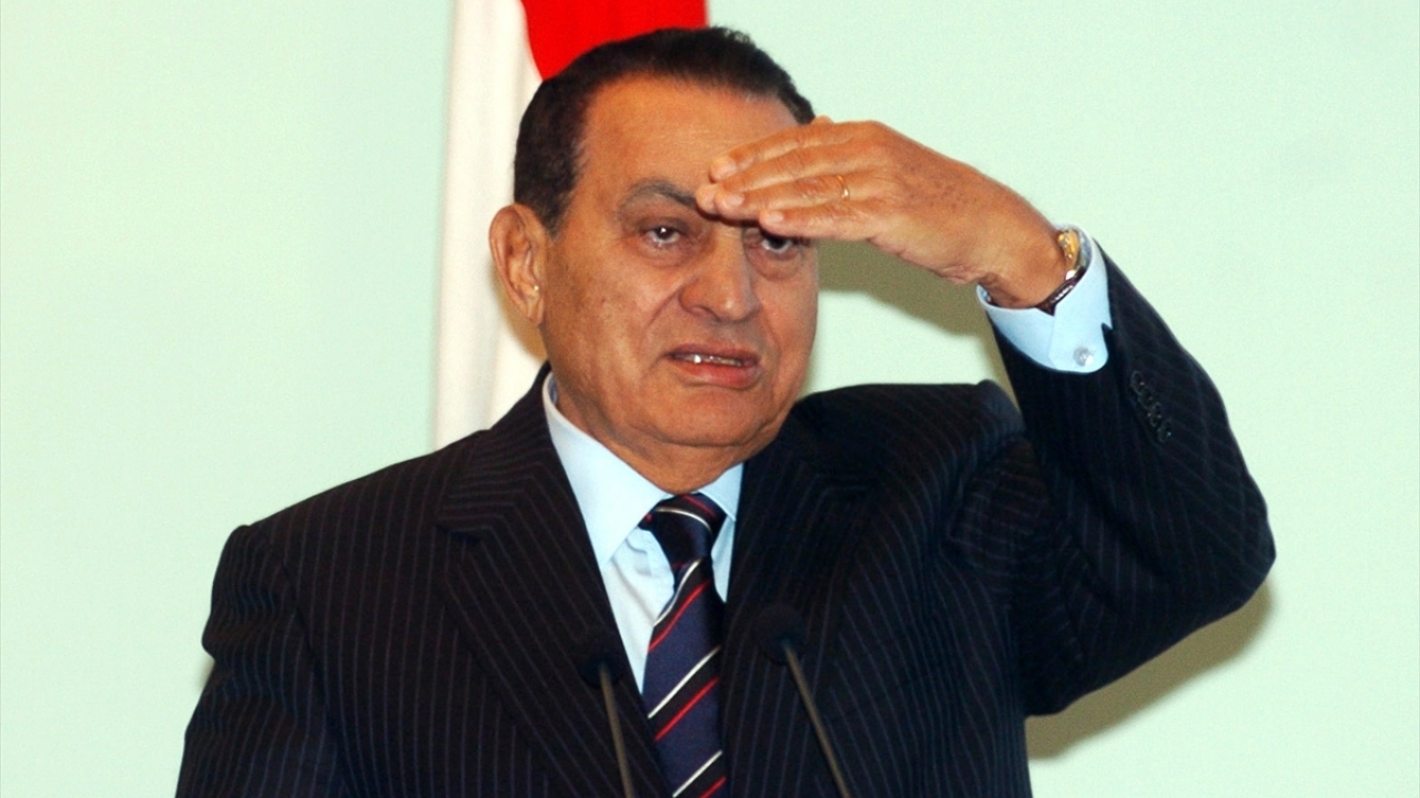 Dönemin Mısır Cumhurbaşkanı Mübarek, 15 Ocak 2008`de basın toplantısı düzenledi. (Arşiv)