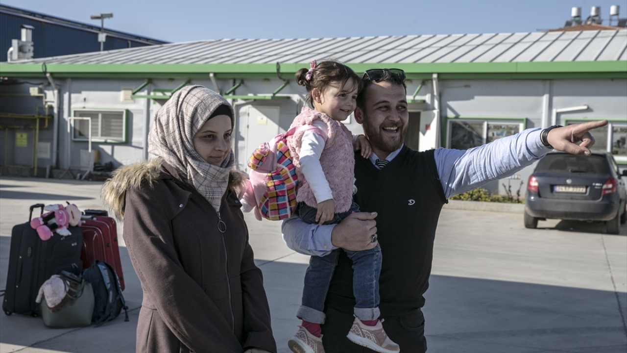 Cumhurbaşkanı Recep Tayyip Erdoğan ve İçişleri Bakanı Süleyman Soylu`ya ayrıca minnettar olduklarını belirten Muhammed, Suriye`de çok zor günler geçirdiklerini anlattı. 
