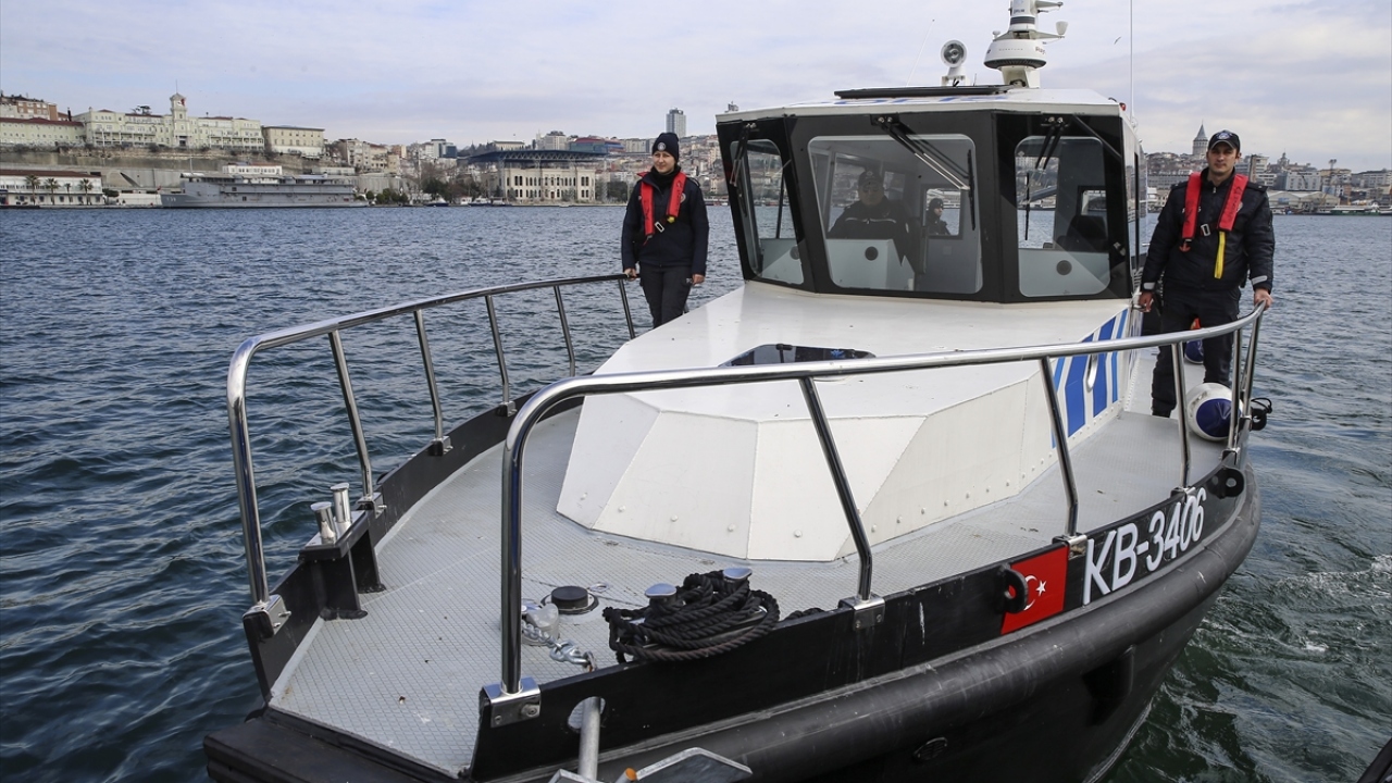 İstanbul Deniz Liman Şube Müdürlüğü Komiser Yardımcısı Ertuğrul Esen, deniz polisinin faaliyetlerini anlatırken, insan hayatını kurtarma odaklı çalıştıklarını söyledi.