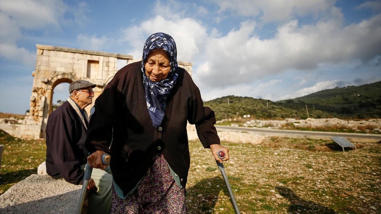 Nedeni ise tarihi kalıntıların Akgül ve 64 yıllık hayat arkadaşının acı tatlı günlerinin en yakın tanığı olması...