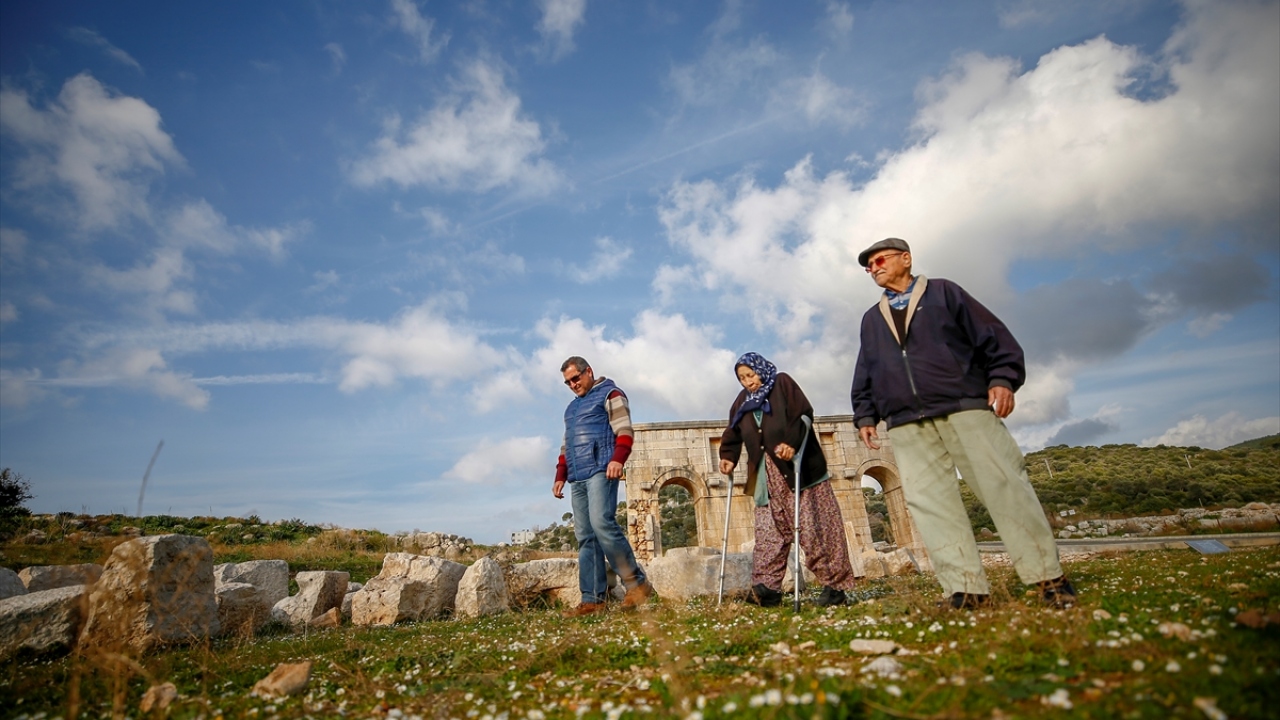 Yaşadıklarını bir çırpıda anıların süzgecinden geçiren Sultan Akgül, ailesinin Cemil ile evlenmesine karşı çıktığı günleri hüzünlenerek hatırlıyor.