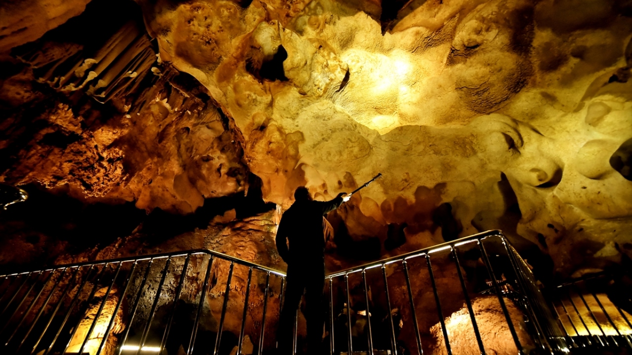 Belediye ve Çukurova Kalkınma Ajansı`nın 2012 yılında restorasyon çalışması başlattığı mağara, Adana Çevre ve Şehircilik Müdürlüğü Tabiat Varlıklarını Koruma Komisyonunun kararıyla 2014`te turizme kazandırıldı.