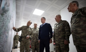 Bakan Akar Hatay'daki Taktik Komuta Merkezinde