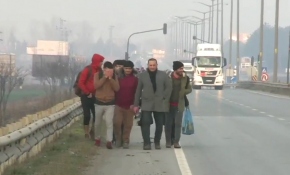 Binlerce düzensiz göçmen Avrupa sınırına ilerliyor