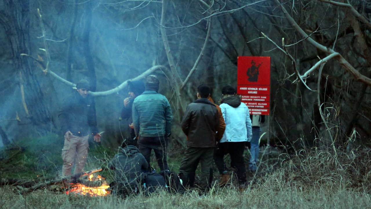 DÜZENSİZ GÖÇMENLER AVRUPA YOLUNDA
