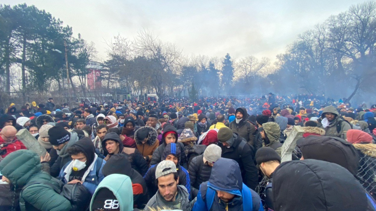 DÜZENSİZ GÖÇMENLER AVRUPA YOLUNDA