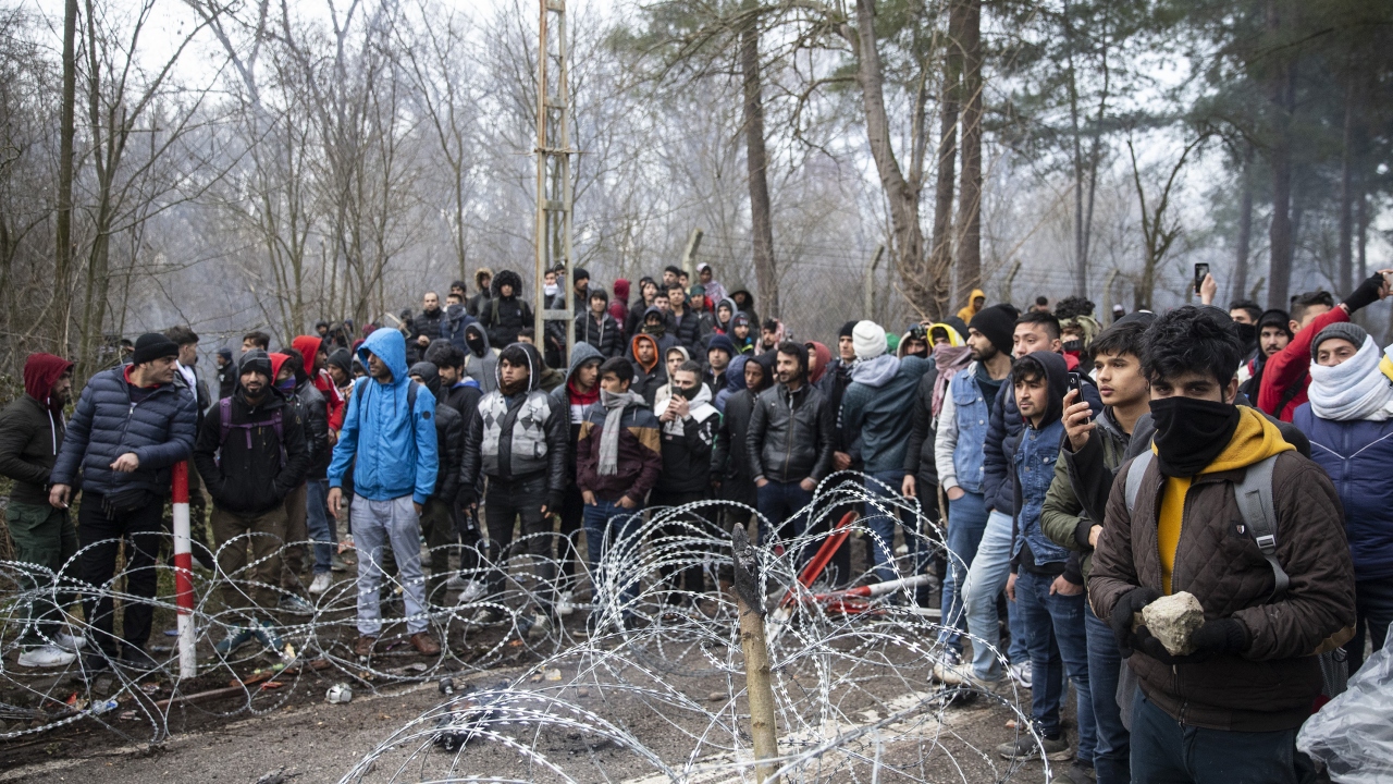 DÜZENSİZ GÖÇMENLER AVRUPA YOLUNDA