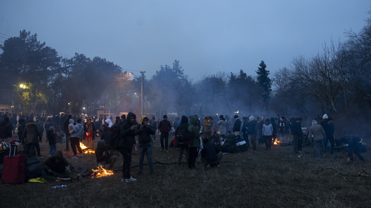 DÜZENSİZ GÖÇMENLER AVRUPA YOLUNDA