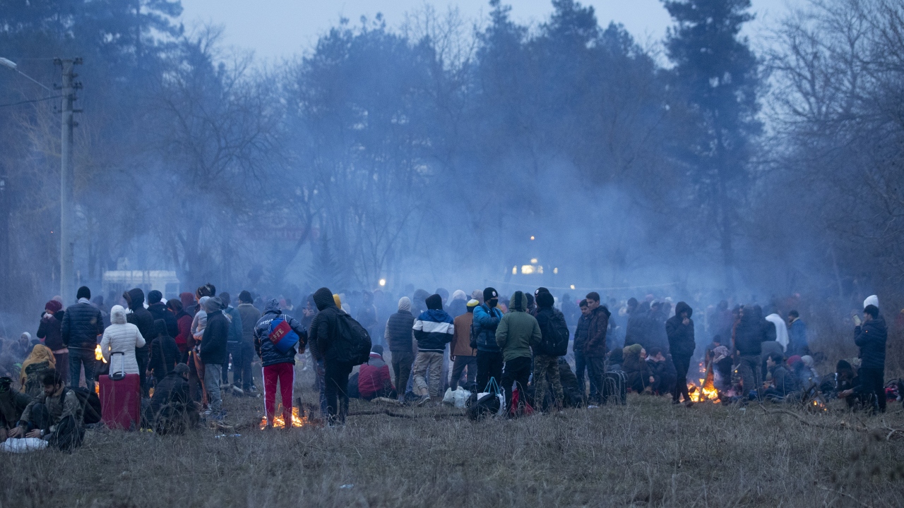 DÜZENSİZ GÖÇMENLER AVRUPA YOLUNDA
