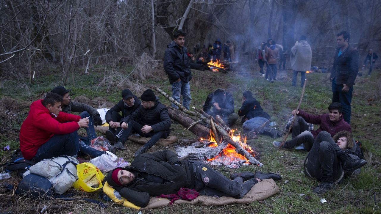 DÜZENSİZ GÖÇMENLER AVRUPA YOLUNDA