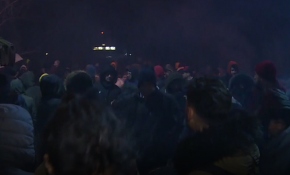 Yunanistan'da 'silahlı siviller' göçmenlerin peşine düştü